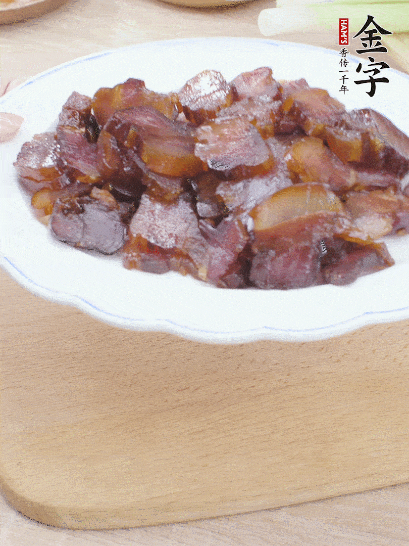 亿万28
酱油肉水煮15分钟，切薄片。
